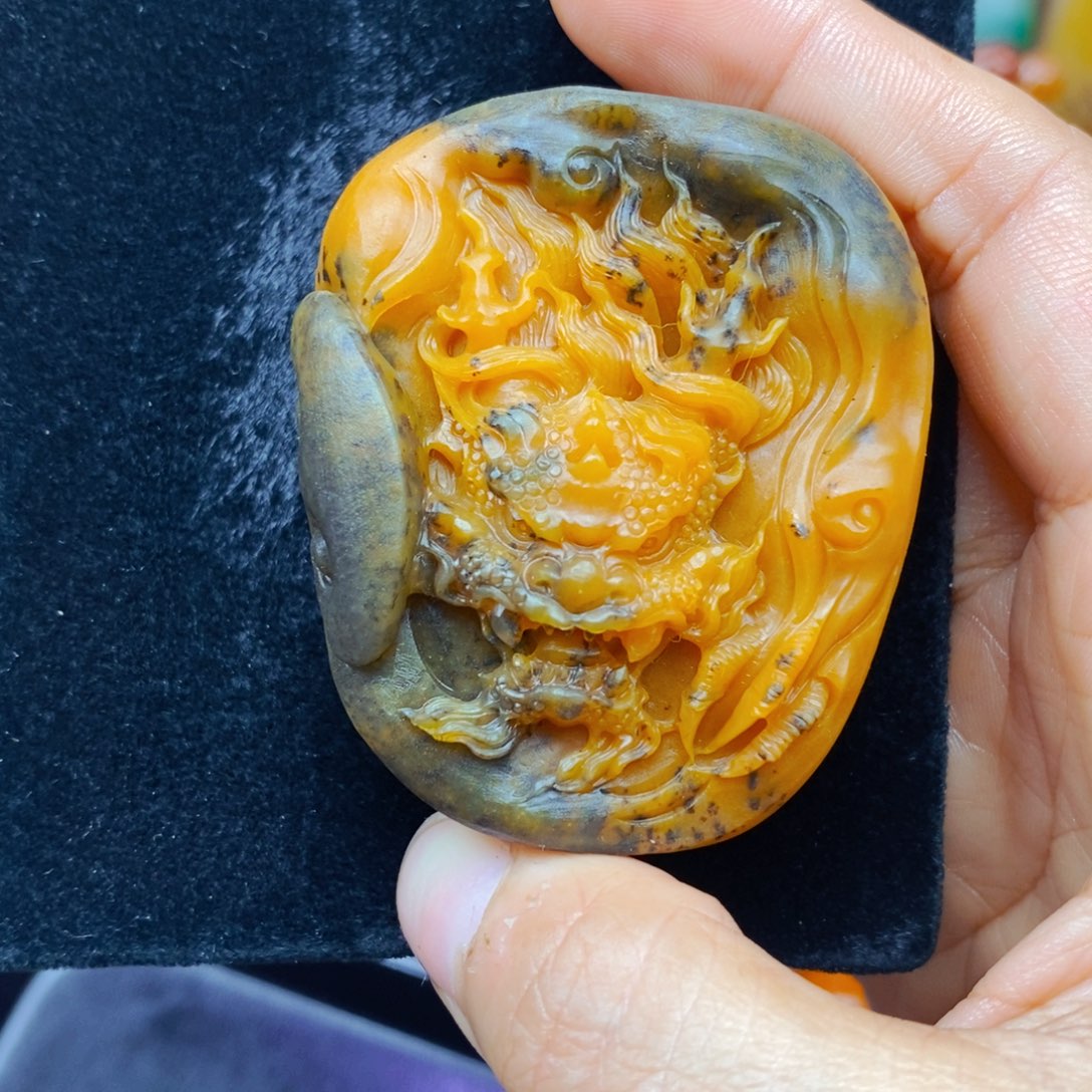 石英质玉（黄龙玉）未镶嵌颈饰