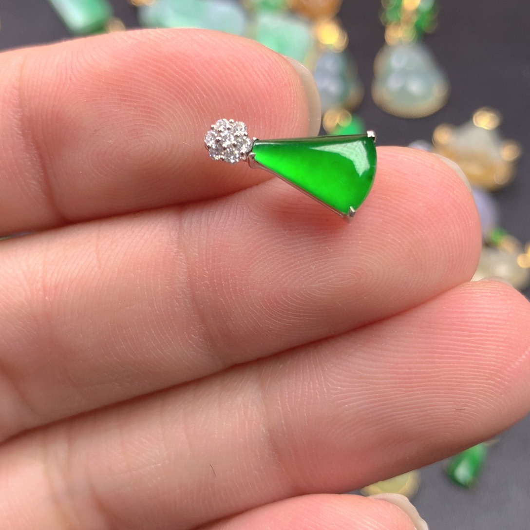 【闪购商品】颈饰18K金镶嵌翡翠翡翠