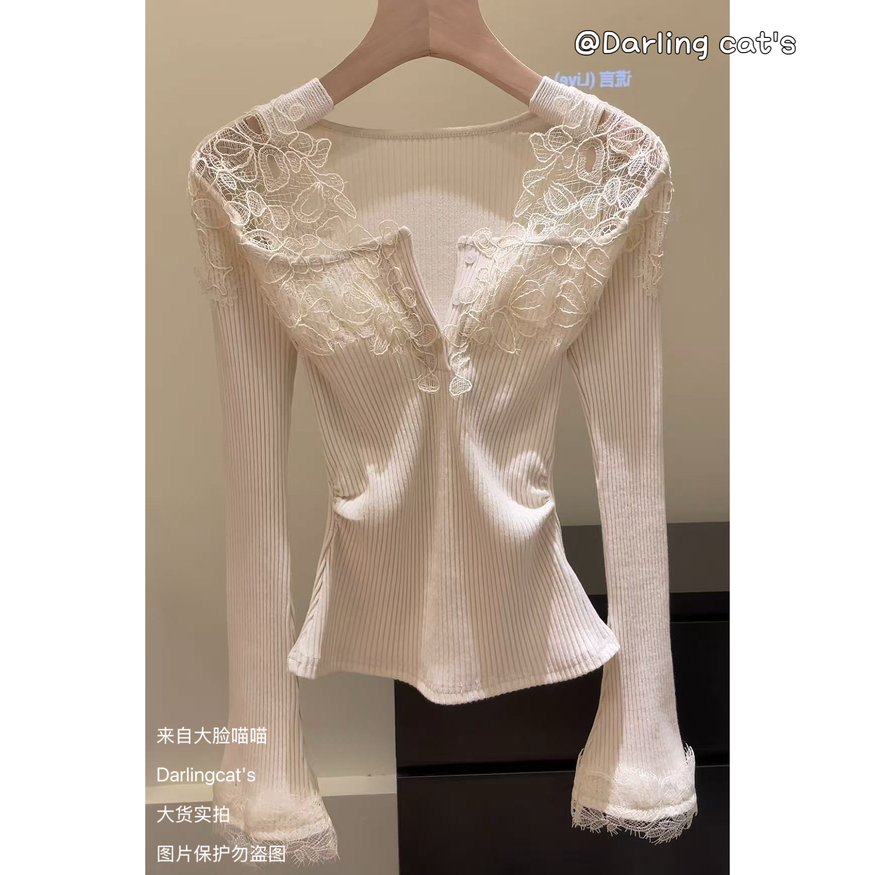 【大脸喵喵实拍】版型超好穿 秋冬设计感蕾丝拼接收腰显瘦上衣外穿