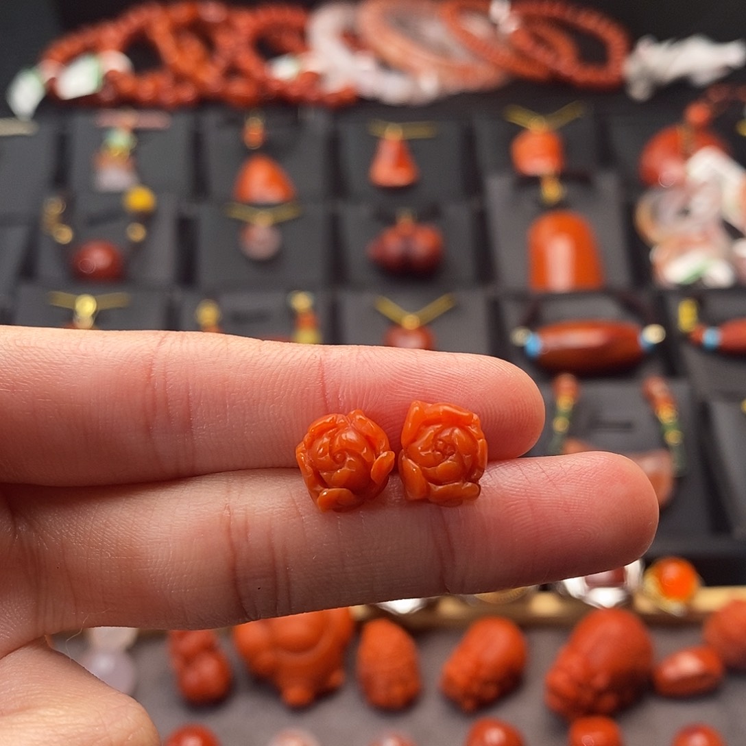 南红玛瑙18K金镶嵌四川凉山牡丹花耳钉9.1mm