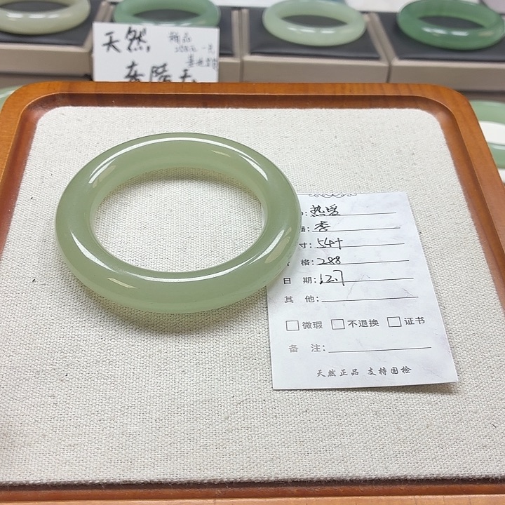 热***爱石英质玉未镶嵌手镯