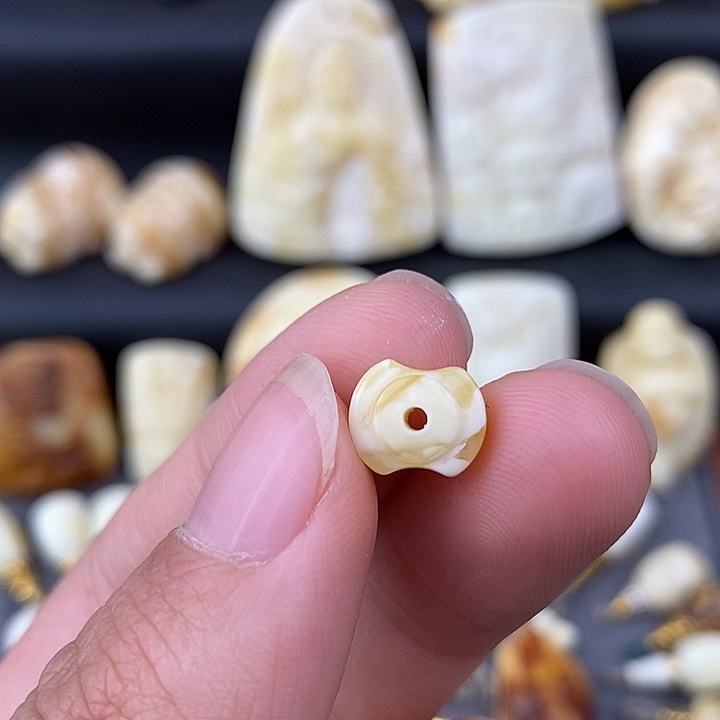 琥珀未镶嵌裸石背云