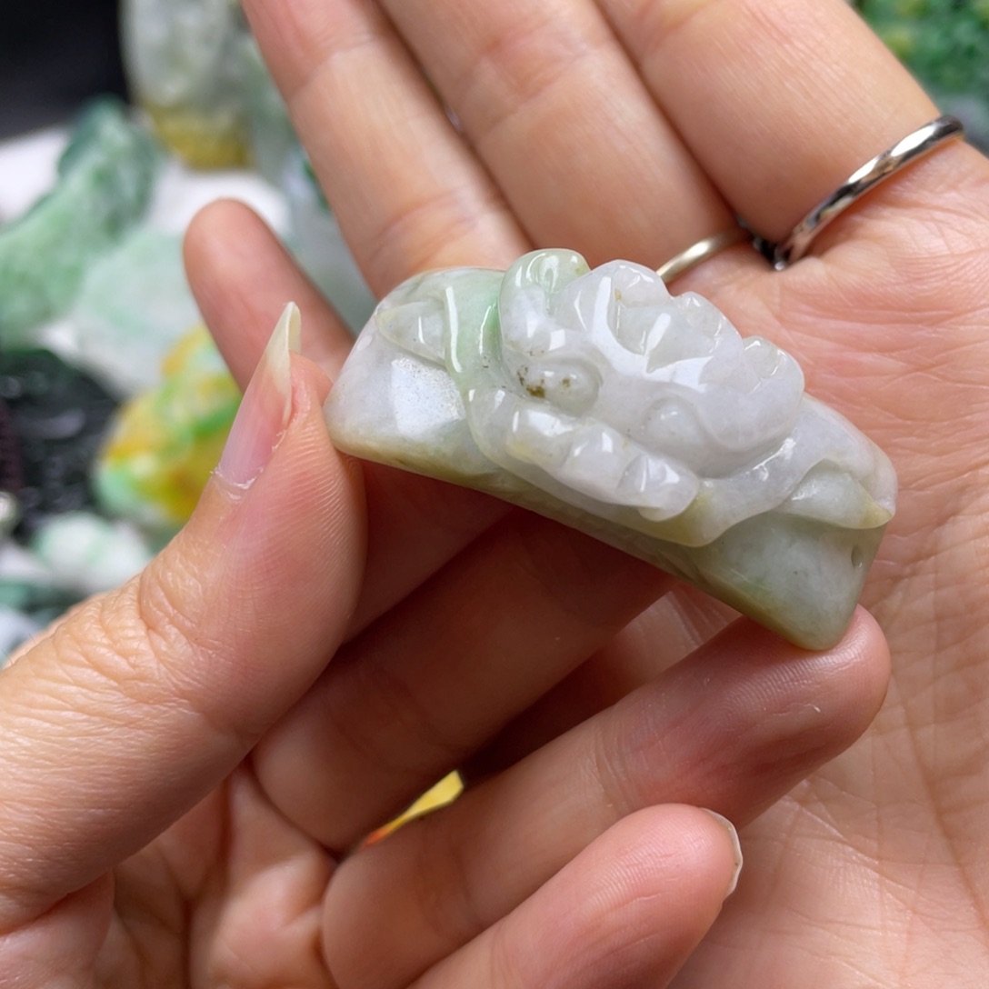 翡翠颈饰未镶嵌牌子