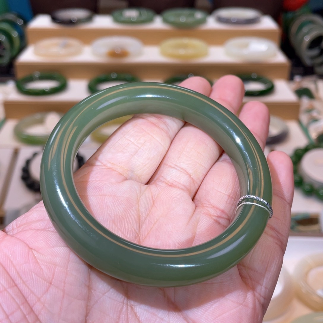 和田玉高品湖水绿手镯57未镶嵌