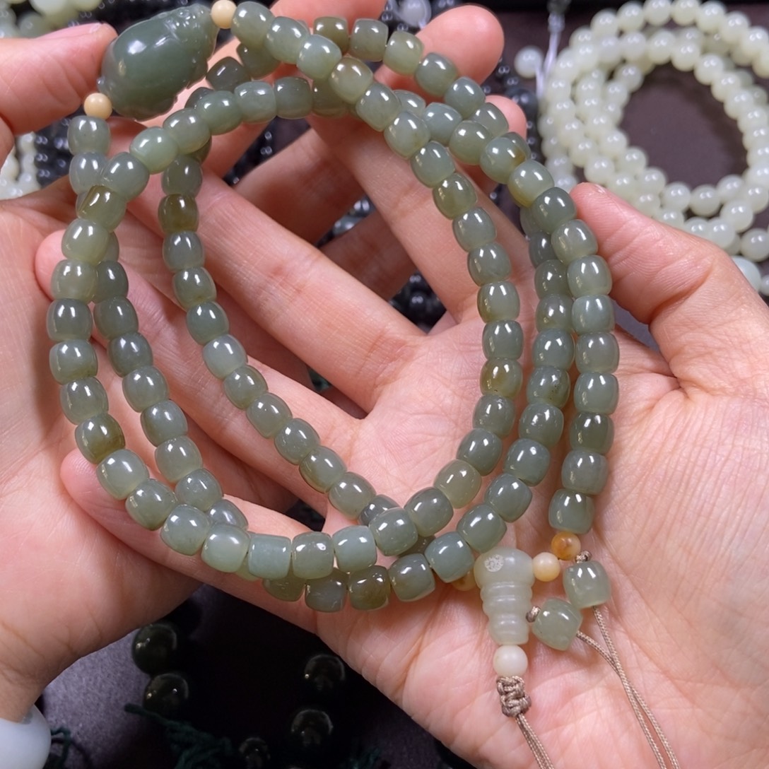 和田玉未镶嵌把件