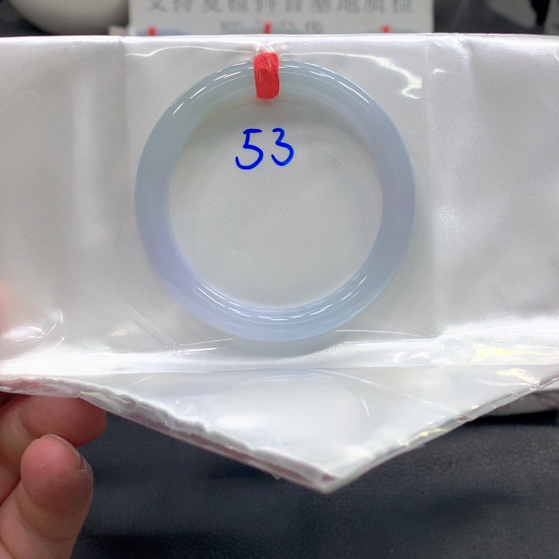 翡翠手镯未镶嵌翡翠手镯