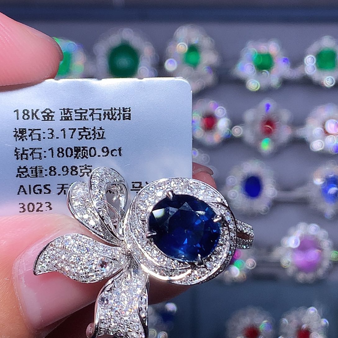 蓝宝石戒指18K金镶嵌