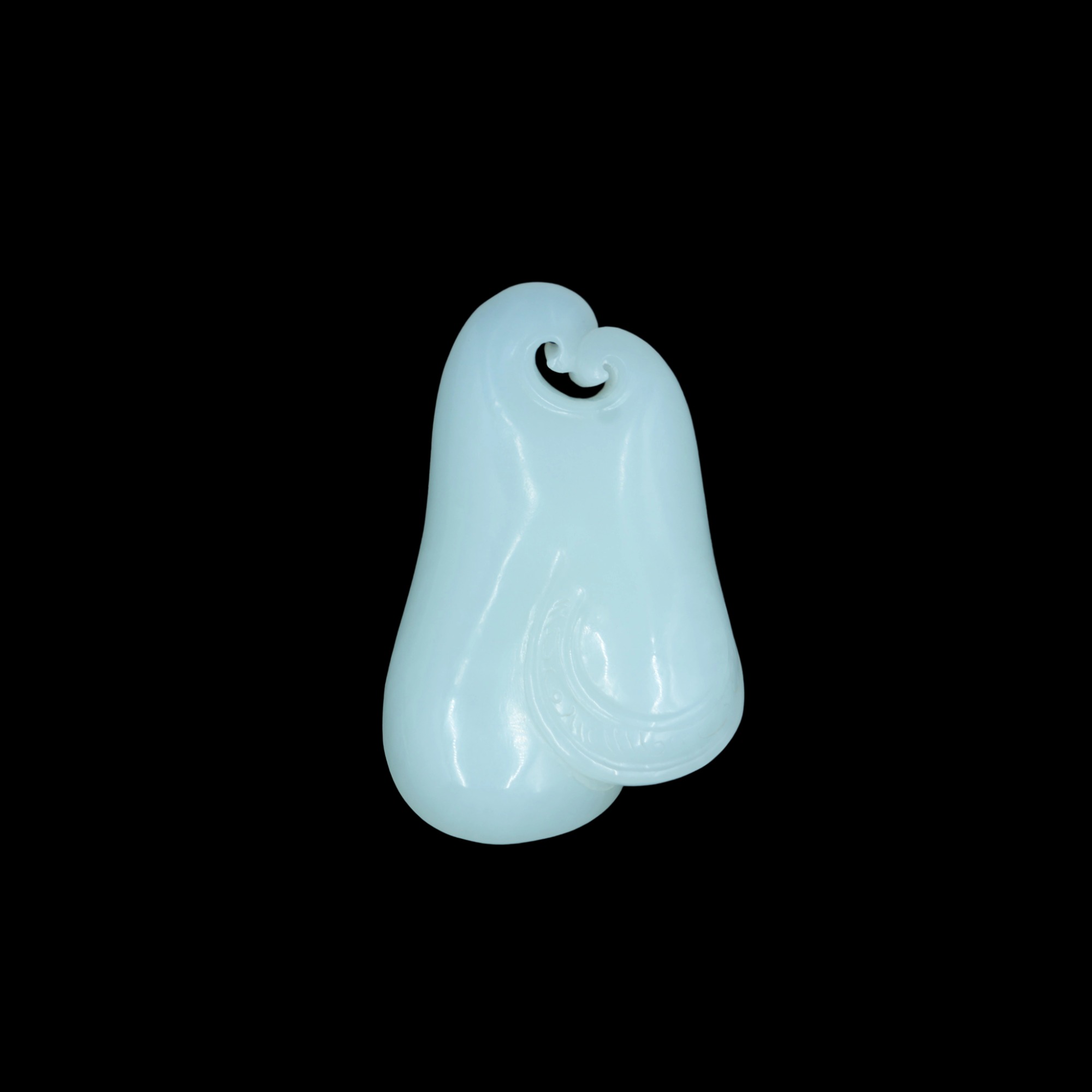 白玉有凤来仪圆雕挂佩 长7.1，重93.6g