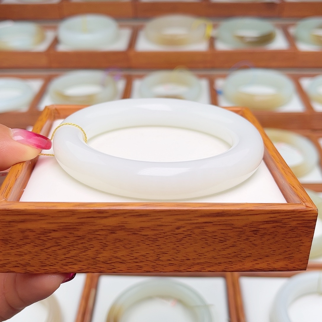 和田玉手镯未镶嵌57.5