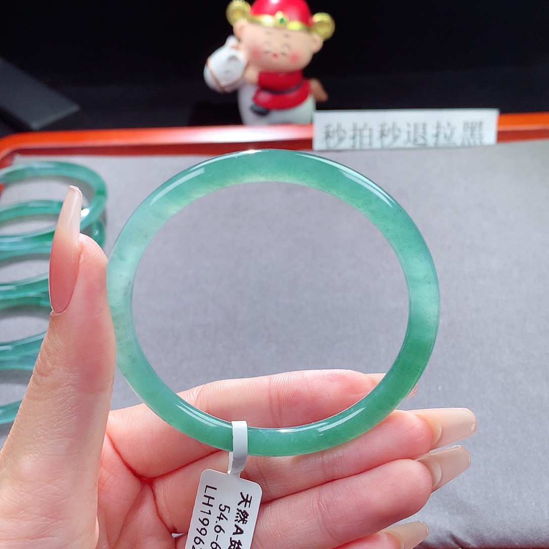 翡翠手镯未镶嵌天然