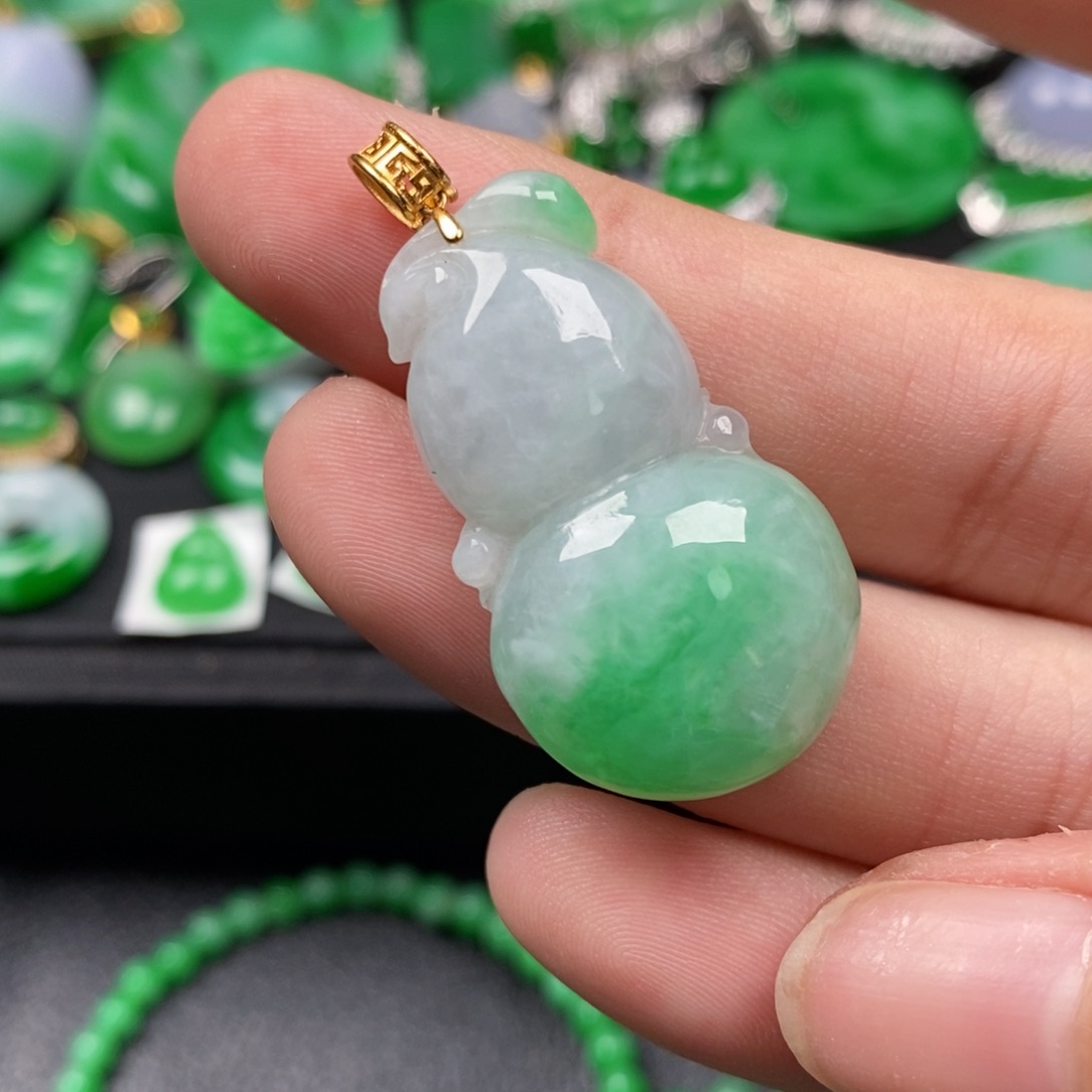 翡翠18K金镶嵌颈饰翡翠