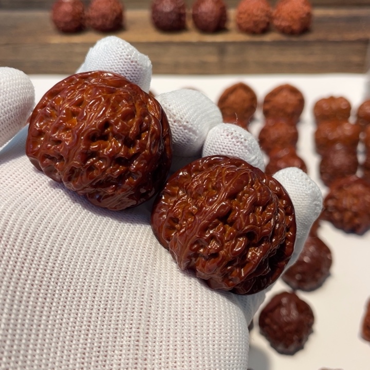 文玩核桃吊坠大****部闷白345.03.41