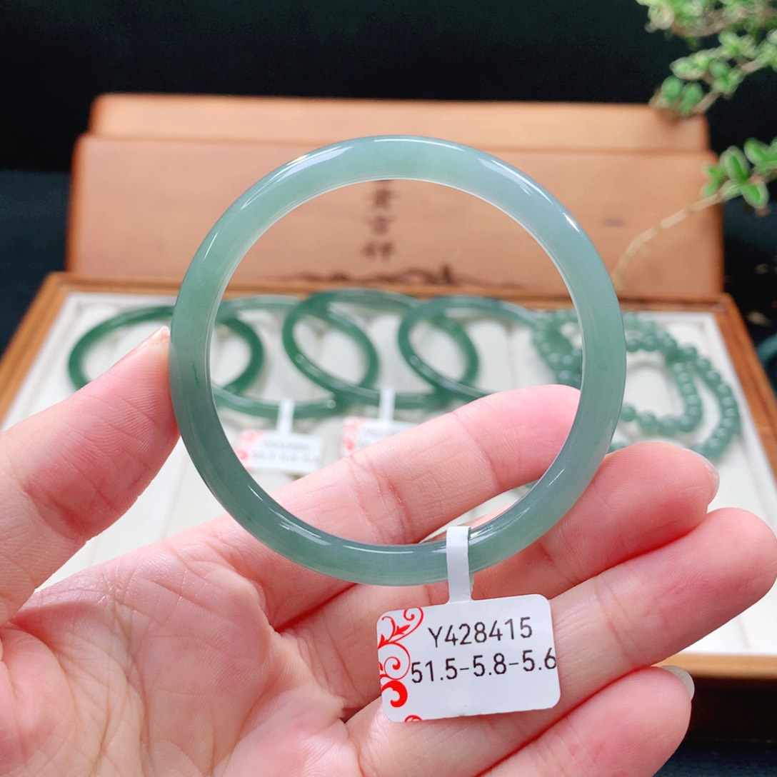 翡翠手镯（圆镯）未镶嵌