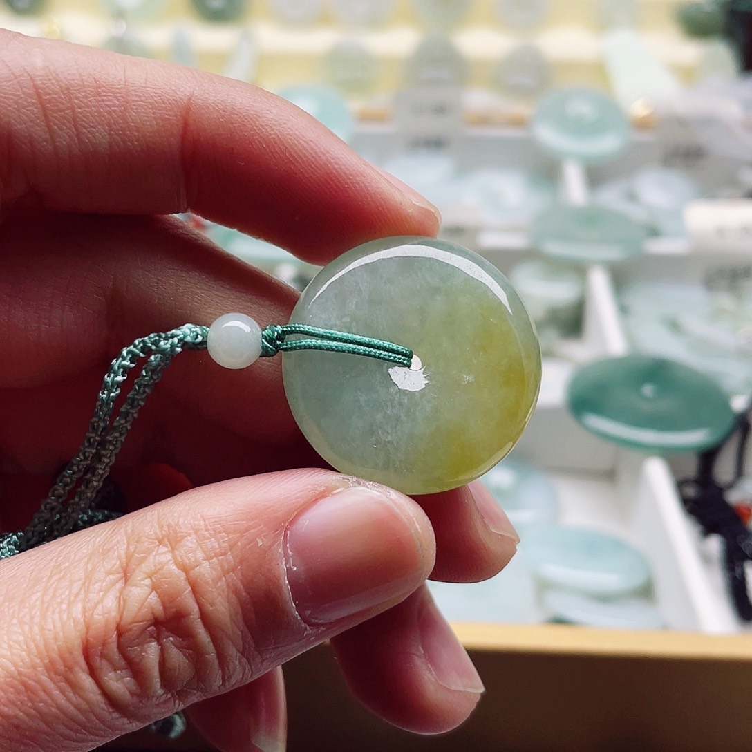 翡翠颈饰未镶嵌天然翡翠