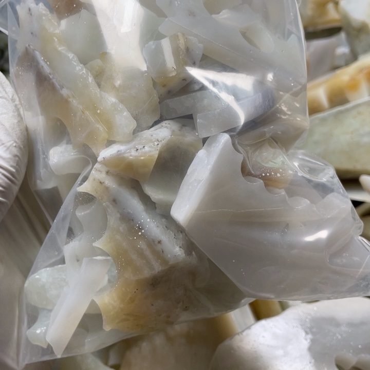 c***d和田玉未镶嵌珠宝半成品