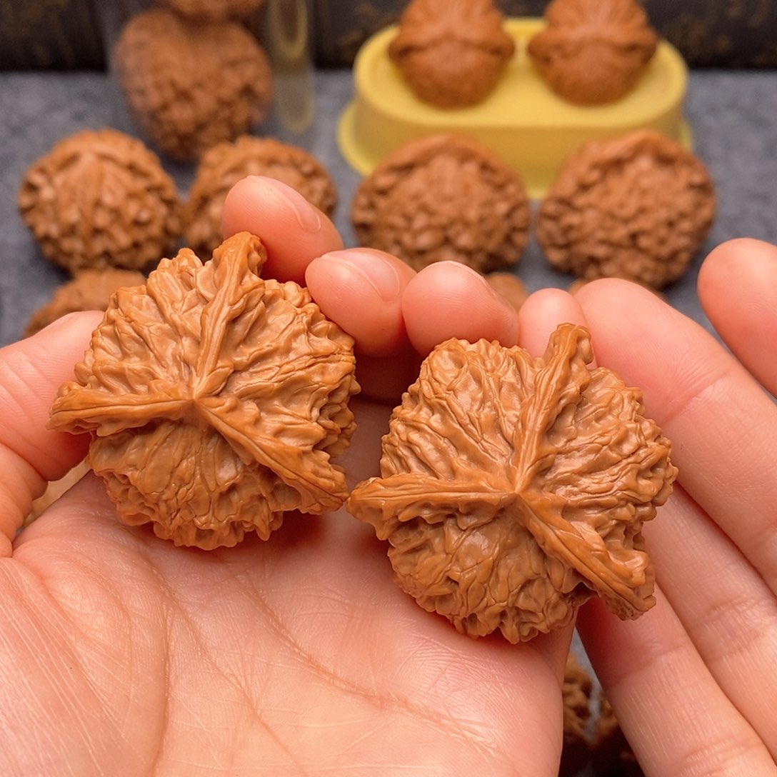 文玩核桃把件三棱42全品