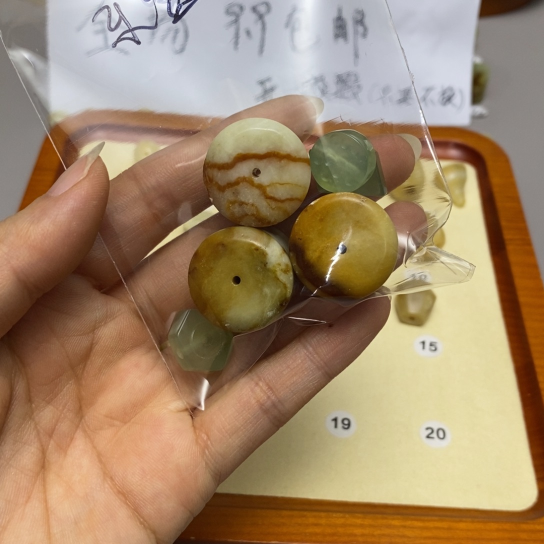 蛇纹石玉配饰合金乐*