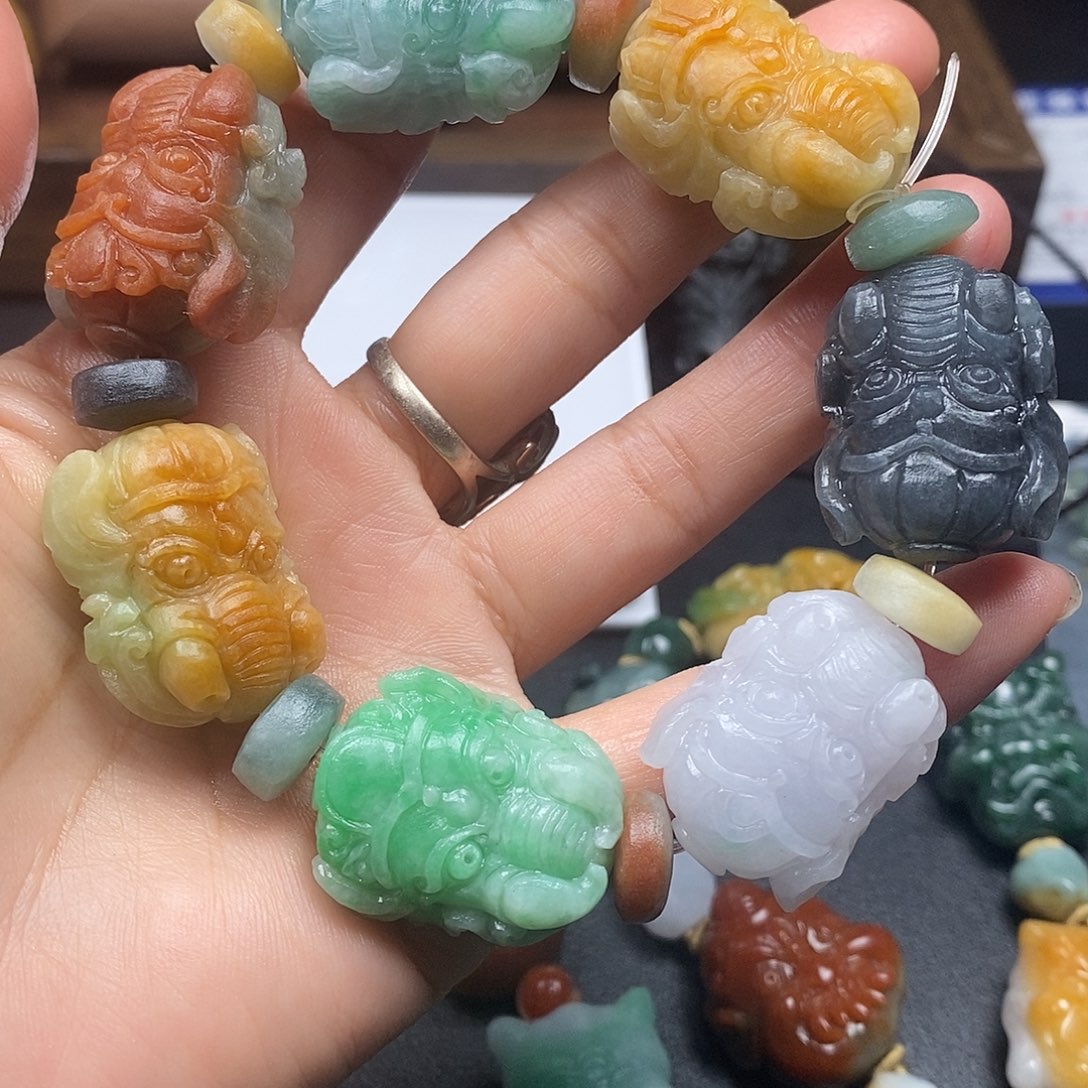 回***眼未镶嵌定制翡翠毛货抛光