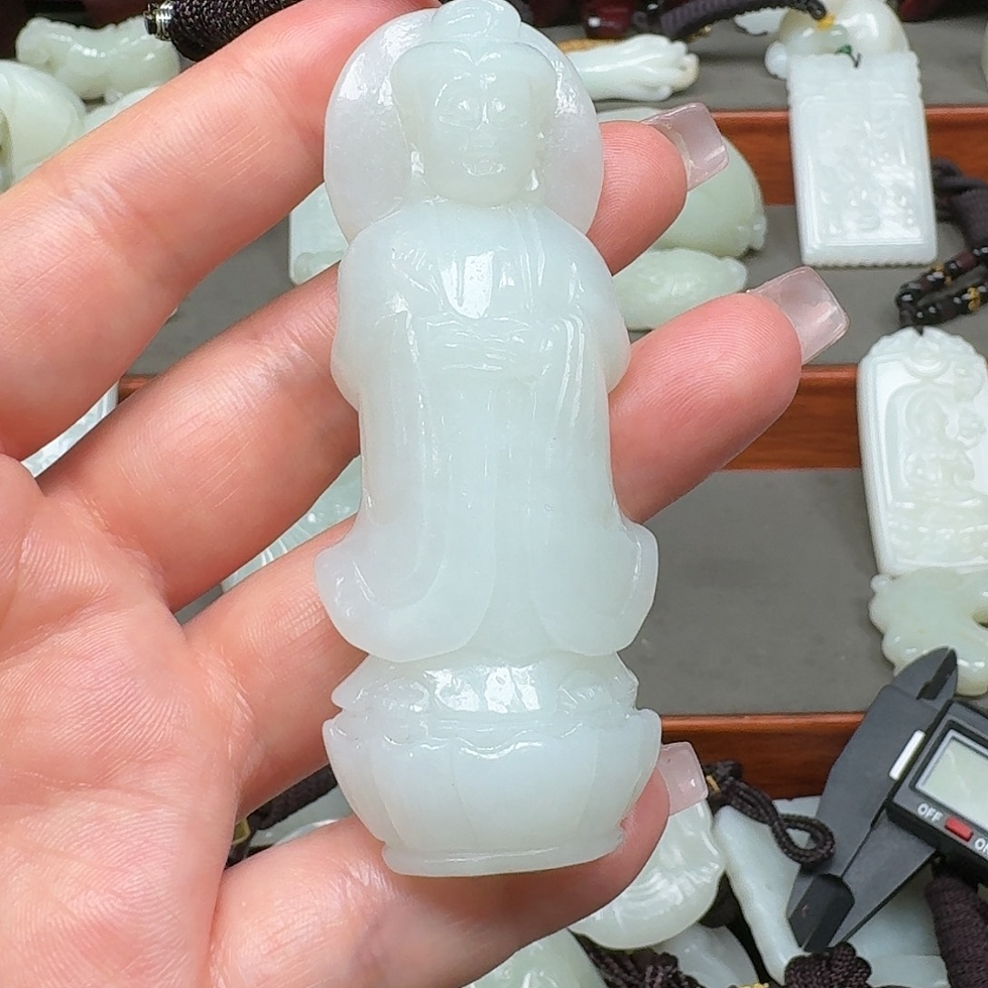 冠***军和田玉未镶嵌挂件