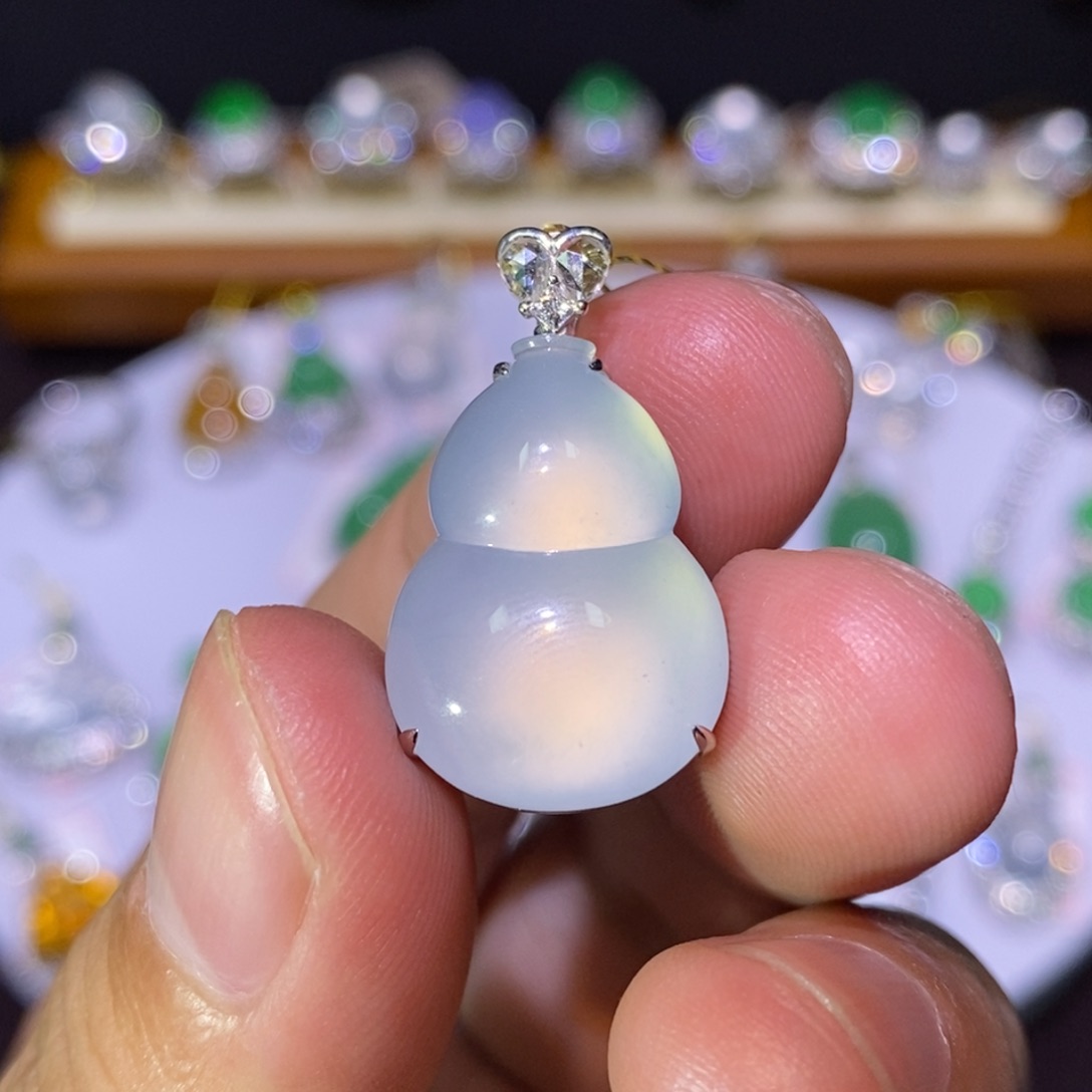 【闪购商品】颈饰18K金镶嵌翡翠