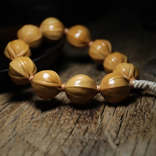 《仿生正五花》后期之王-仿铁核一實本工雕刻精抛正五花铁核型手串