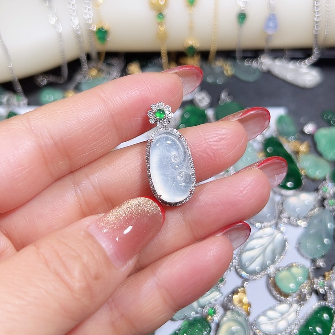 翡翠吊坠(不含链)18K金镶嵌