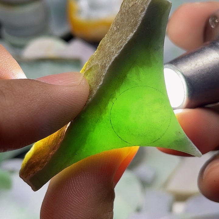 翡翠未镶嵌颈饰天然翡翠边角料