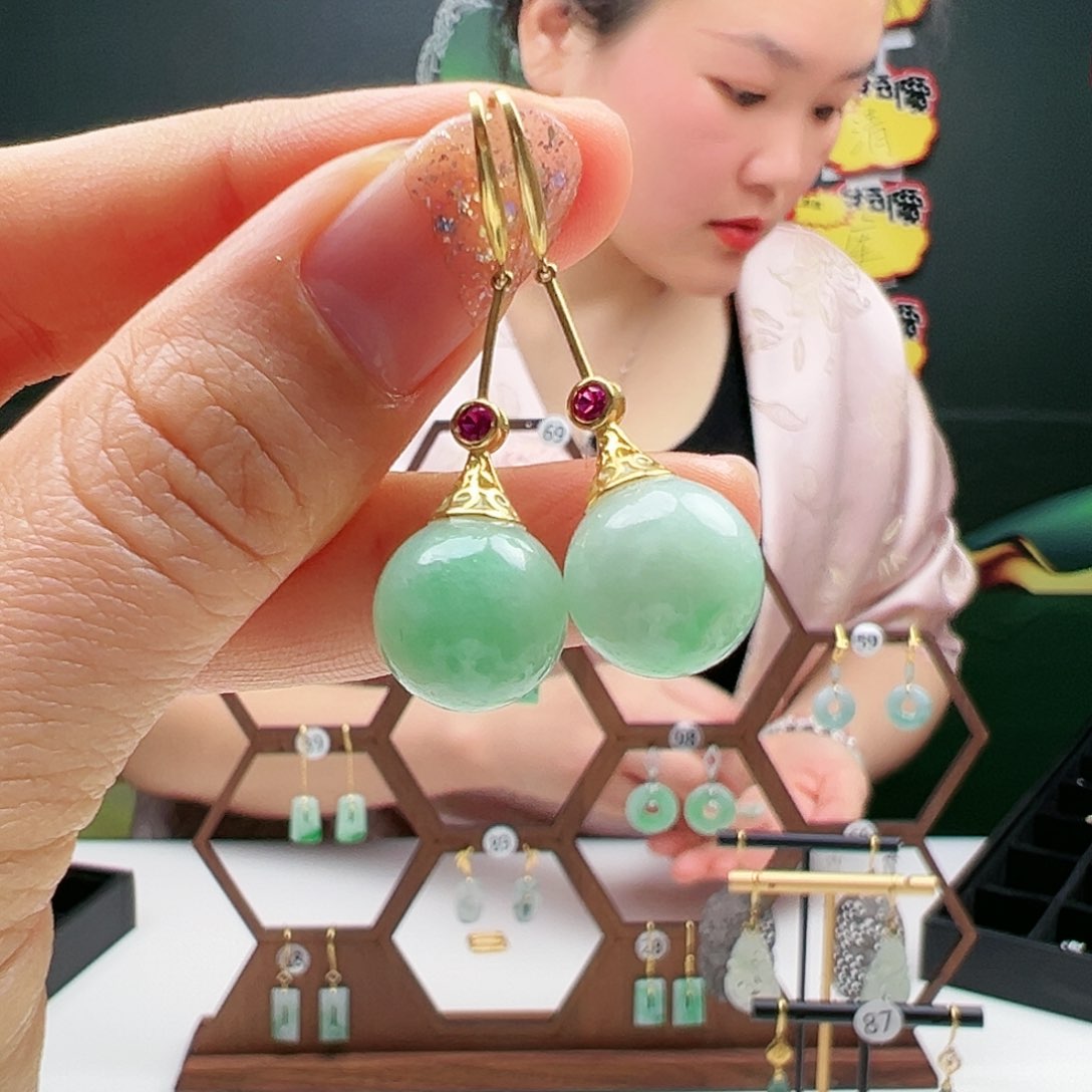 翡翠耳饰18K金镶嵌天然翡翠耳饰18k金镶嵌