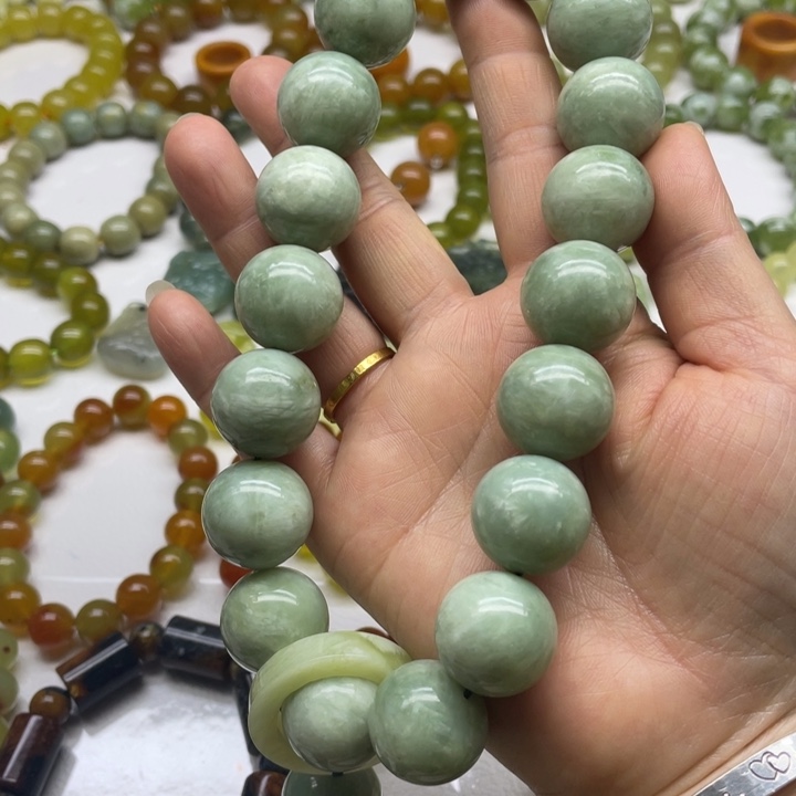 蛇纹石玉手持未镶嵌