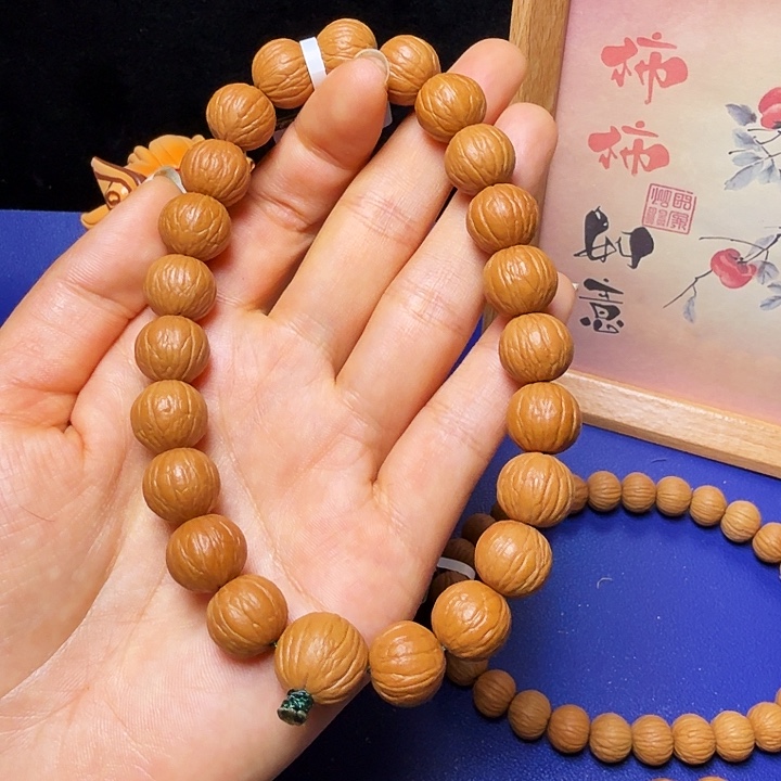 ****生猴头核桃吊坠聚宝盆