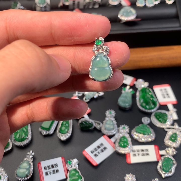 吊坠(不含链)未镶嵌翡翠