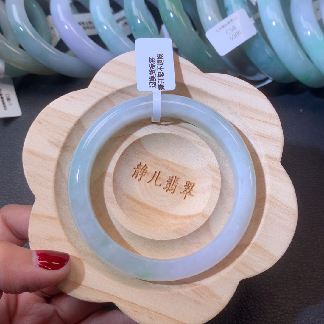翡翠手镯未镶嵌55圈口