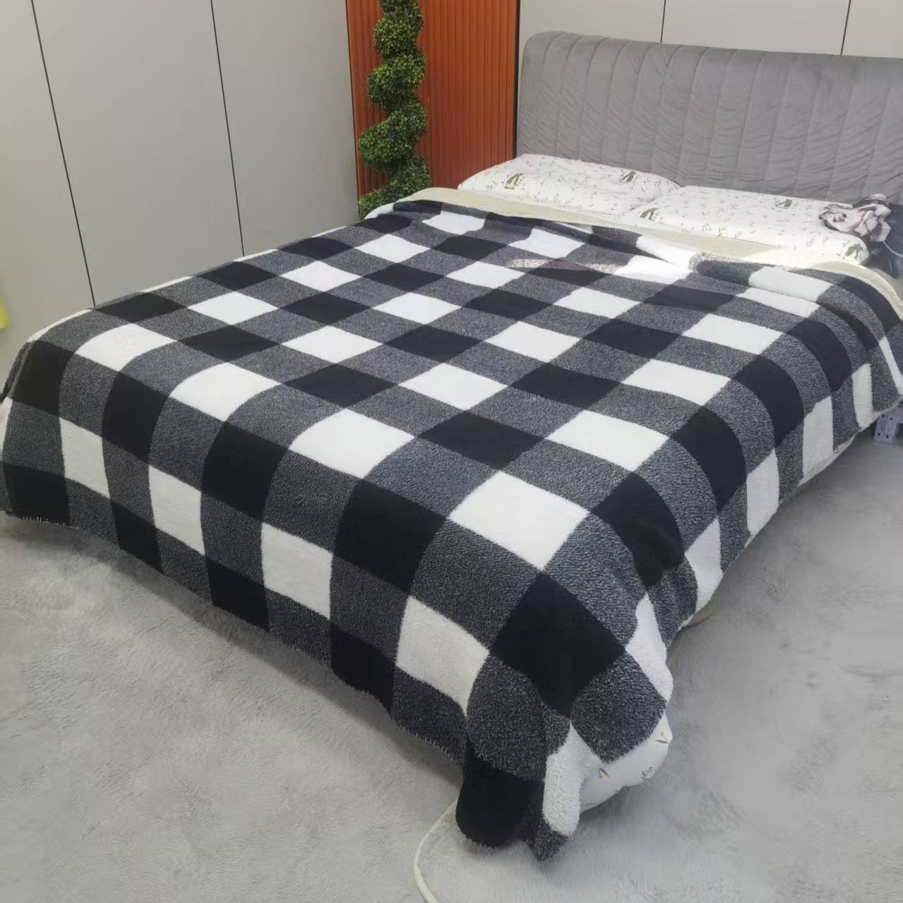 外贸单2*2.3米 黑白大格子3脚针盖毯冬季铺床保暖大床用可盖毛毯