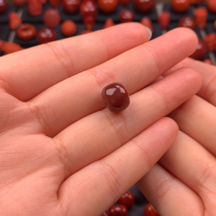 南红玛瑙未镶嵌牛血红老型单珠10.9MM