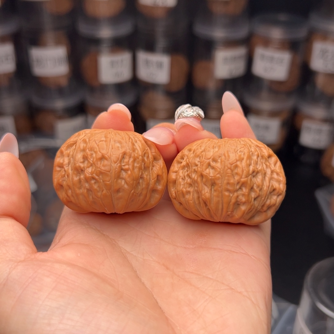 文玩核桃吊坠元*铁锤