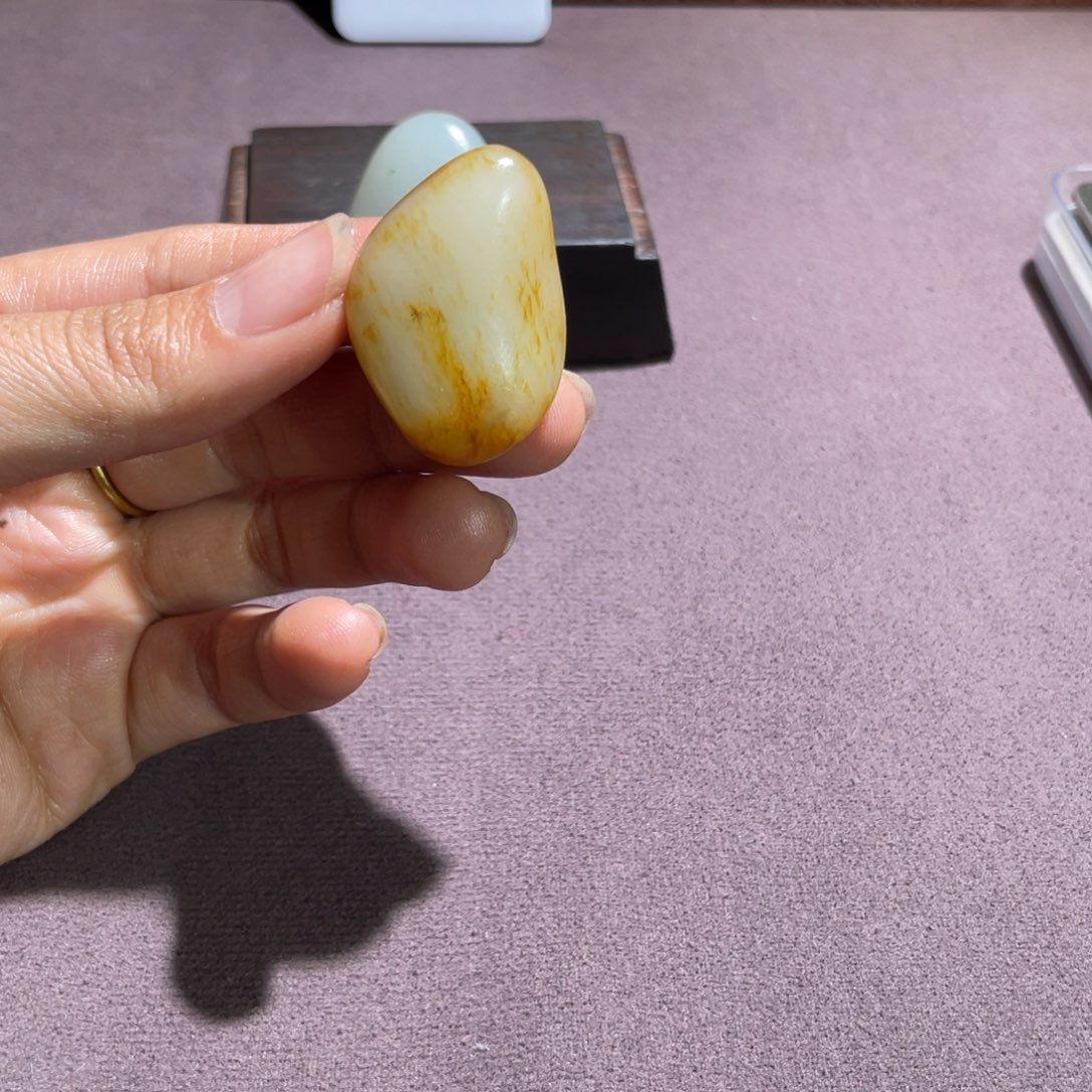 和田玉未镶嵌把件