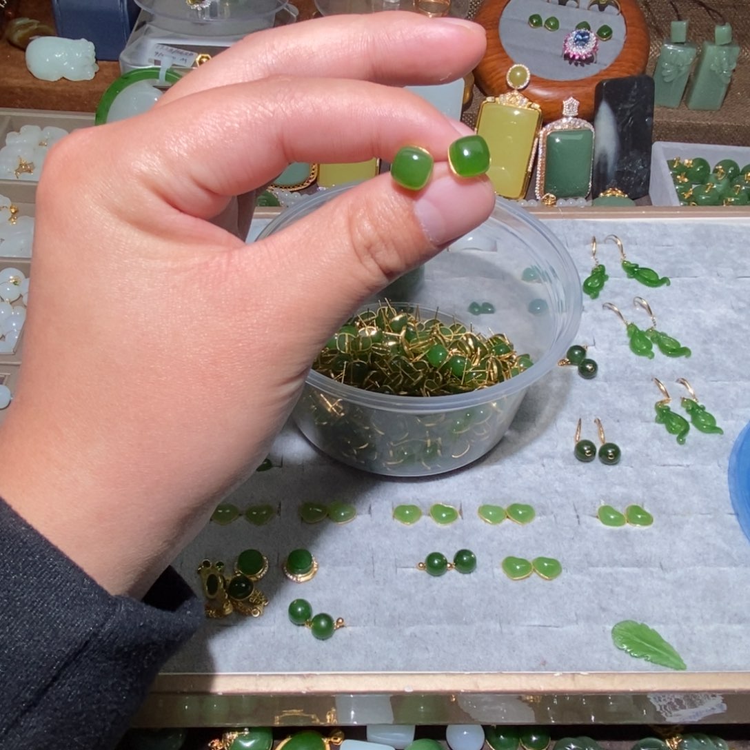 和田玉18K金镶嵌耳饰