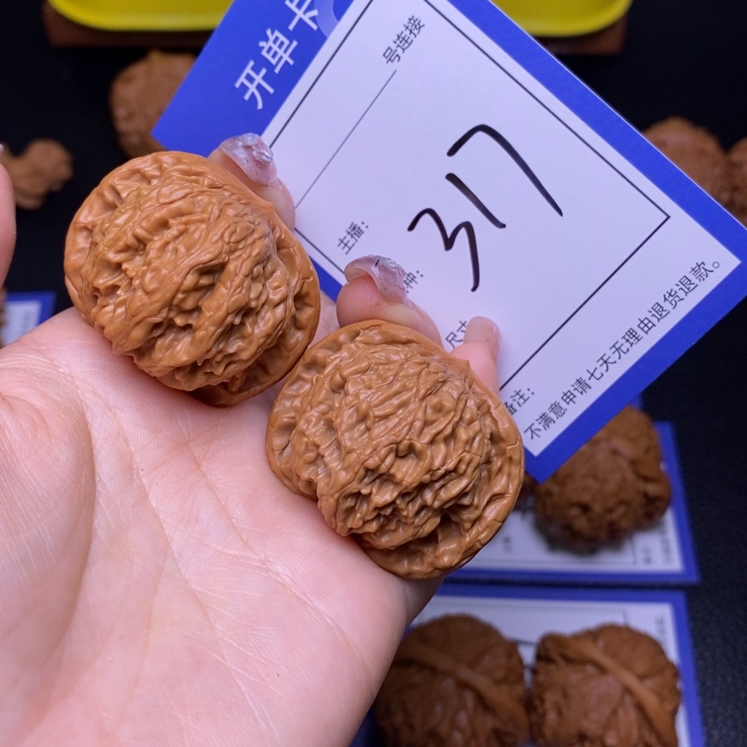 文玩核桃把件3.8粗筋虎头317