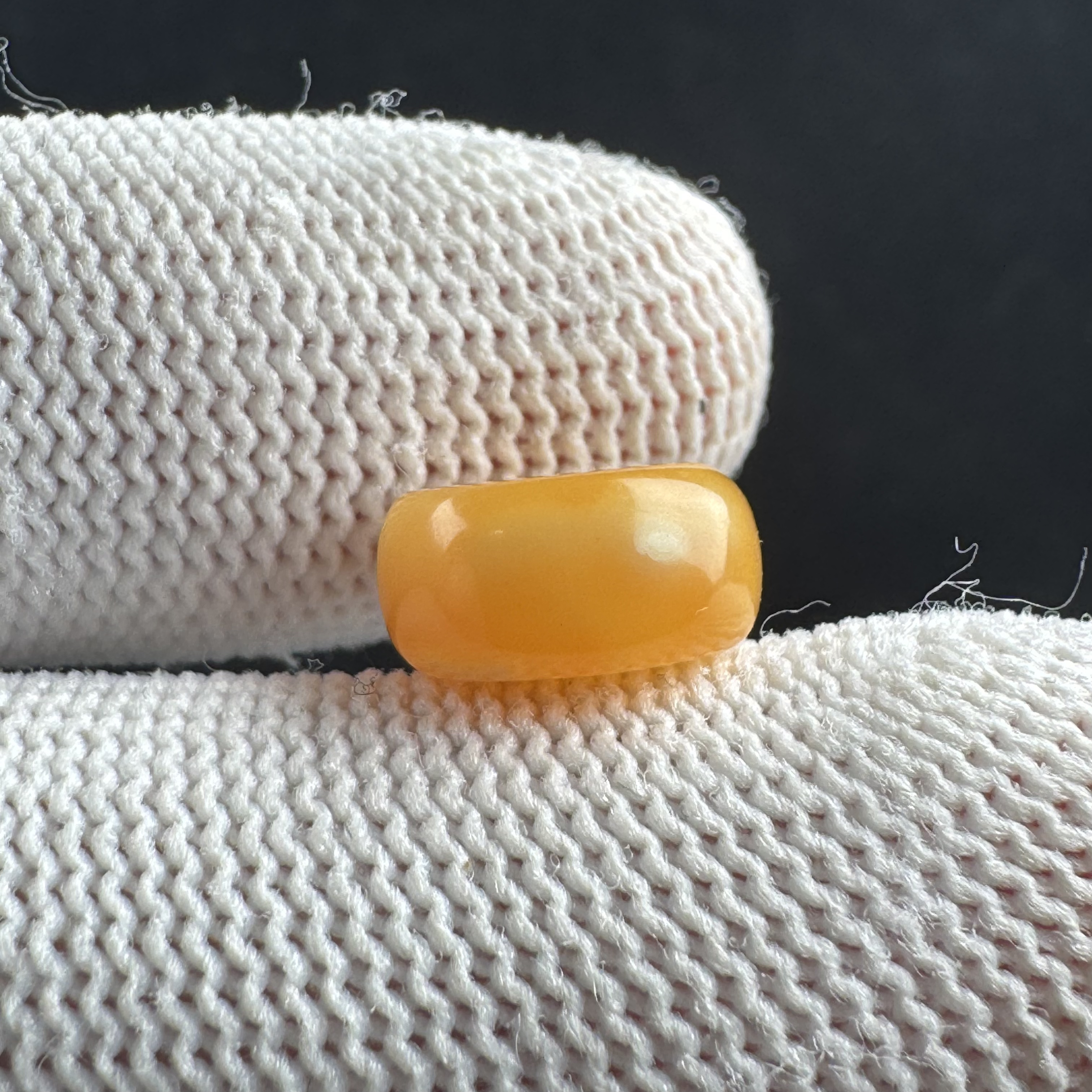 J4699 天然原矿俄料蜜蜡墩子11*5.5 mm支持鉴定 假一罚十