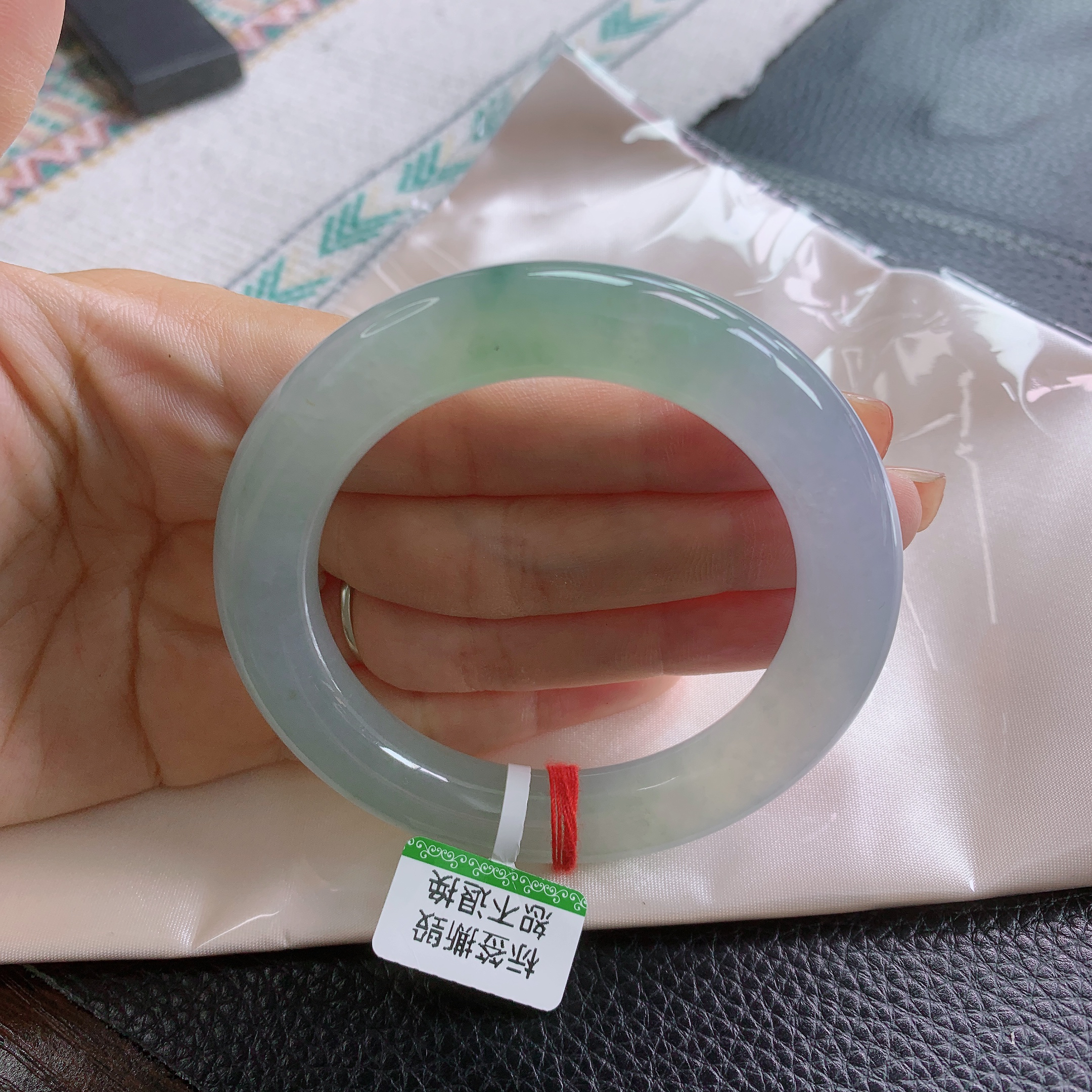 56圈天然缅甸A货翡翠老坑冰种起胶起光冰春彩胖圆条手镯