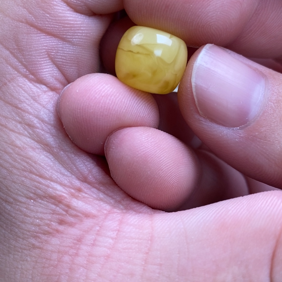 德***司蜜蜡未镶嵌裸石配饰