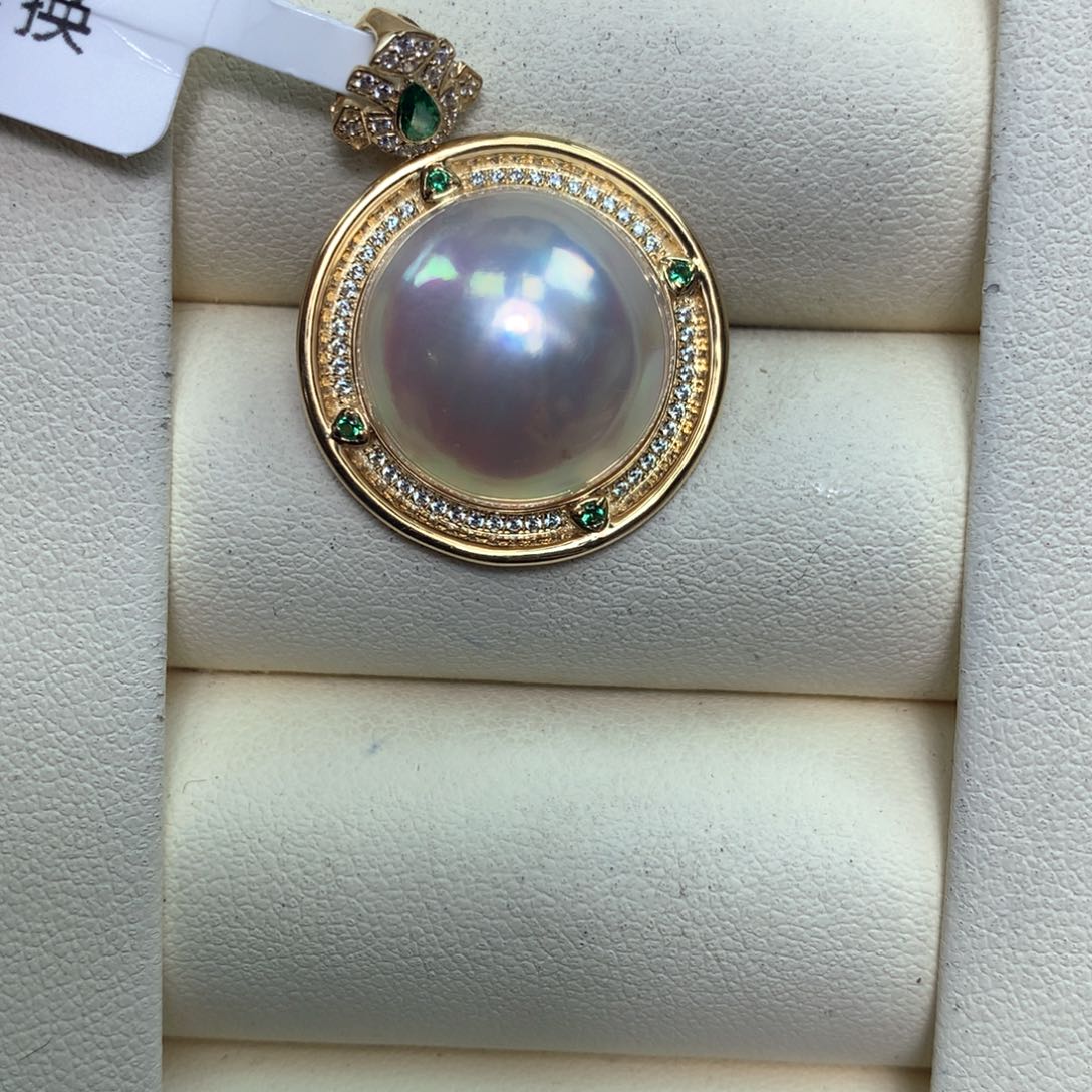 拼合珍珠（马贝珠）颈饰18K金镶嵌