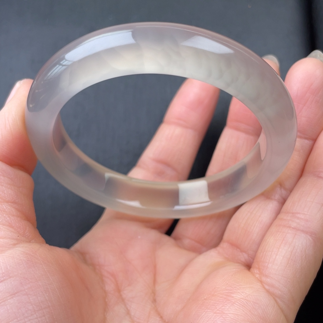 玛瑙/玉髓手镯未镶嵌小**?