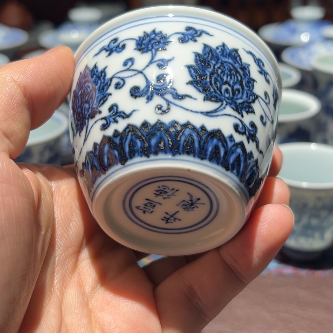 杯青花缠枝莲金刚莲缸杯口径约7.4厘米
