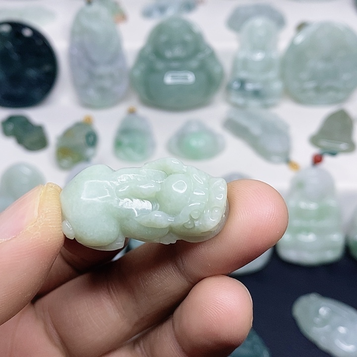 翡翠未镶嵌颈饰吊坠