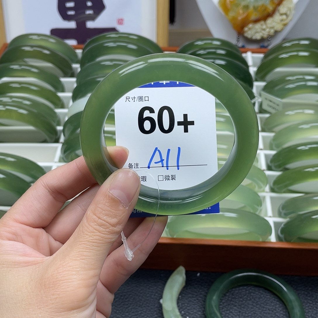 蛇纹石玉手镯未镶嵌