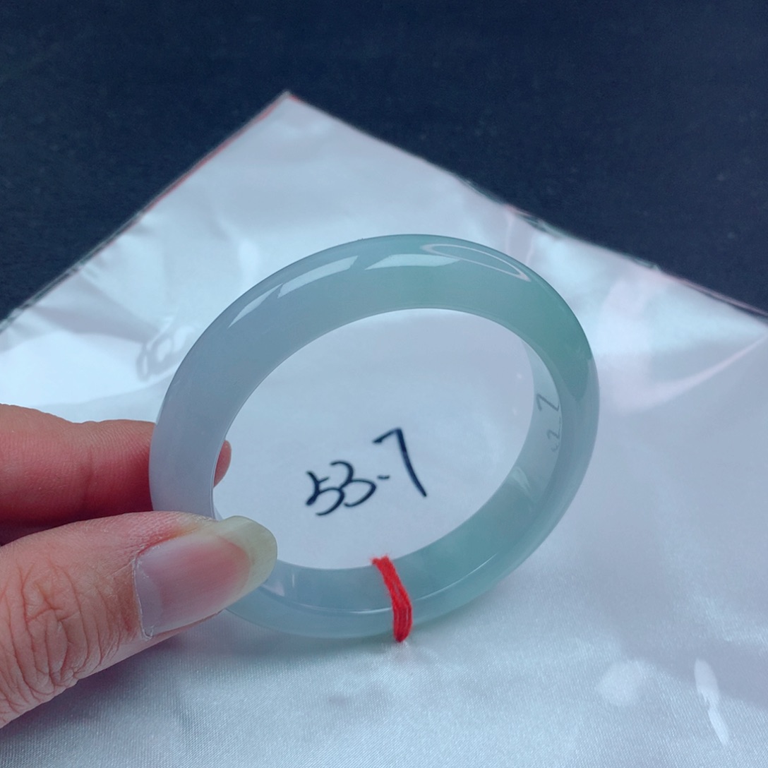 翡翠手镯未镶嵌翡翠手镯