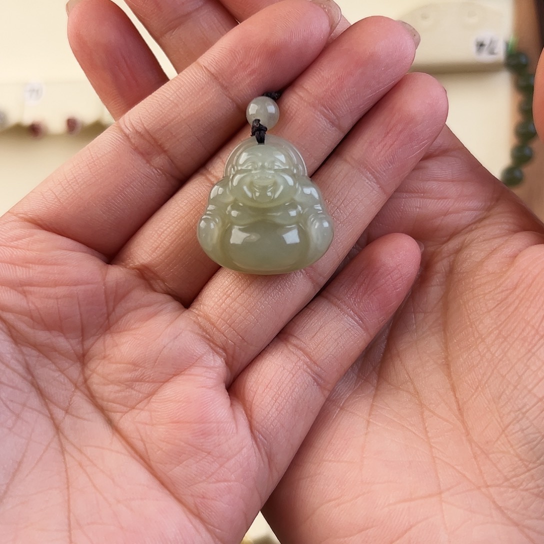 ໑****和田玉未镶嵌颈饰