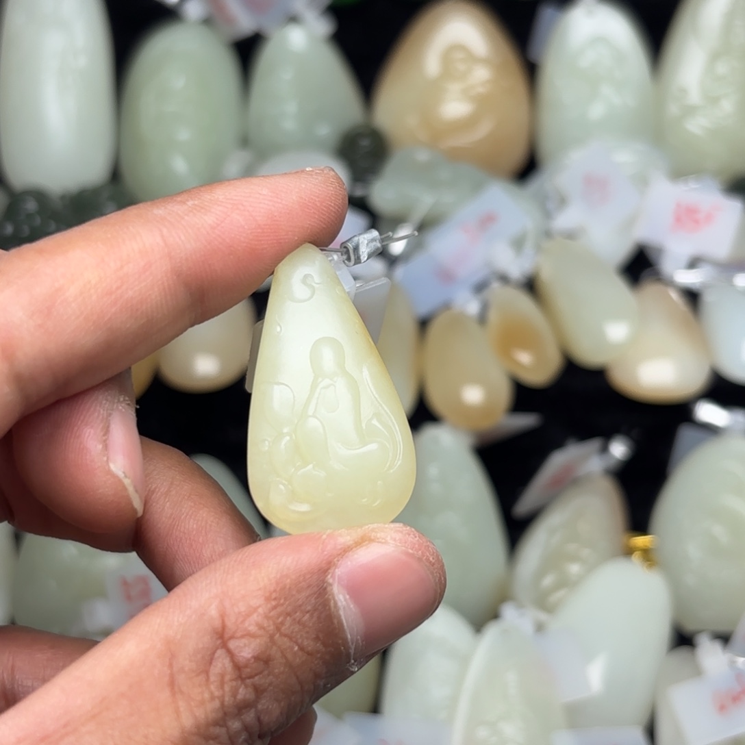 和田玉未镶嵌颈饰