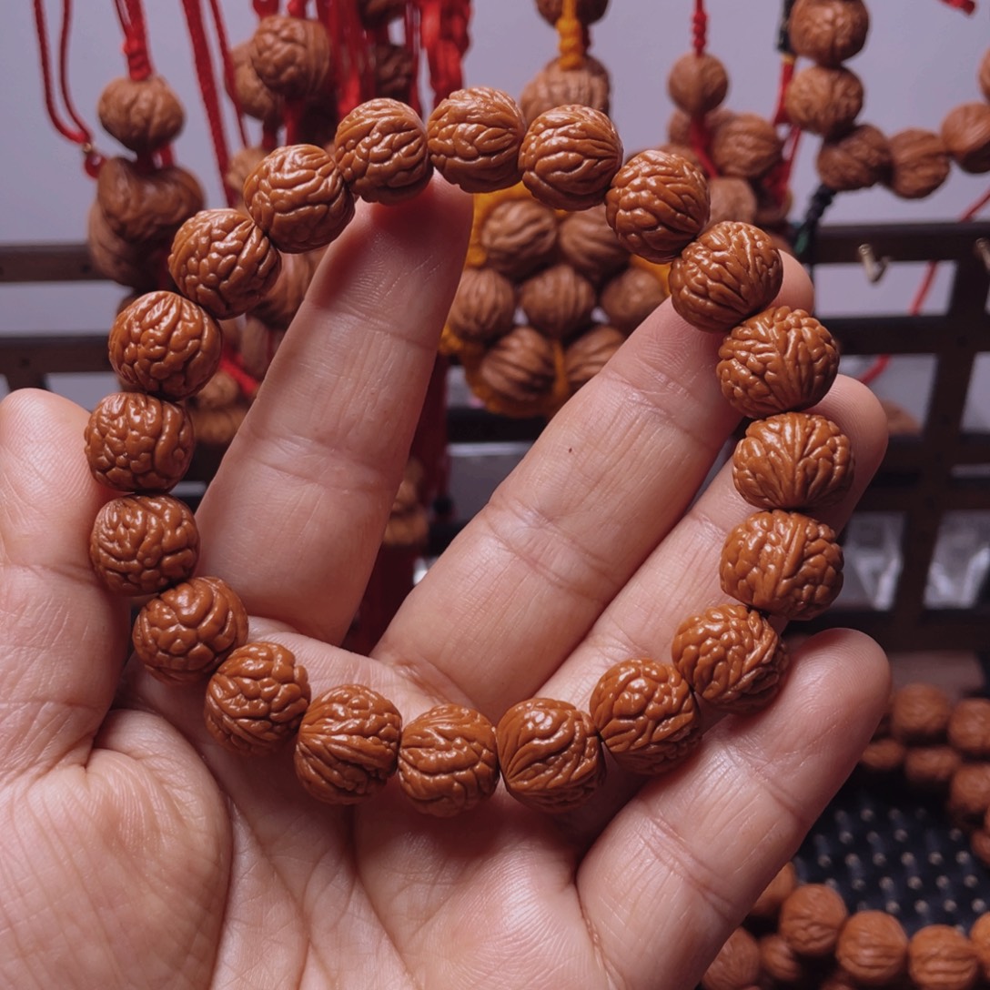 木质类龙纹桃枭手串